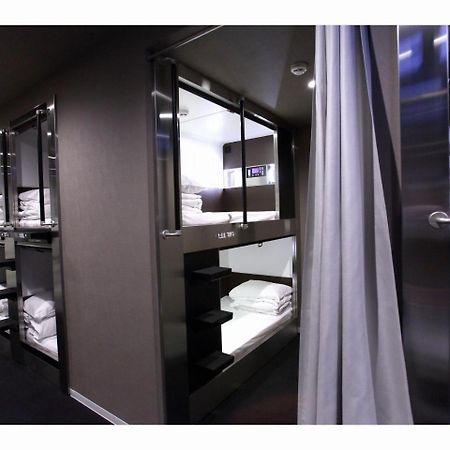 Capsule Hotel Valie Ebisucho Osaka Bagian luar foto
