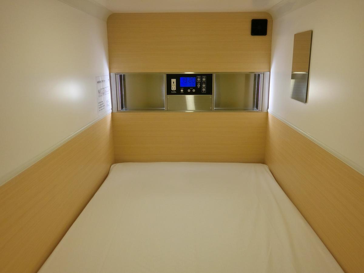 Capsule Hotel Valie Ebisucho Osaka Bagian luar foto