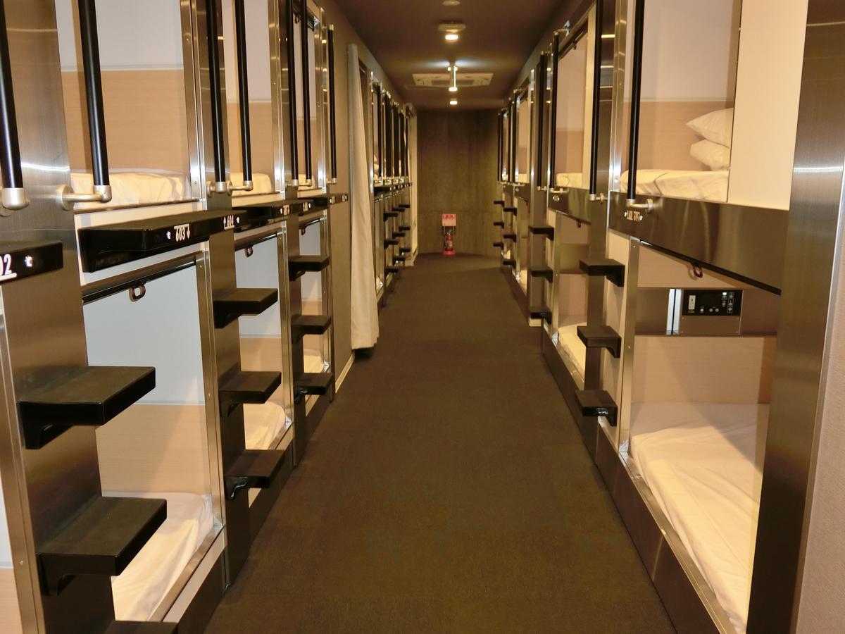 Capsule Hotel Valie Ebisucho Osaka Bagian luar foto