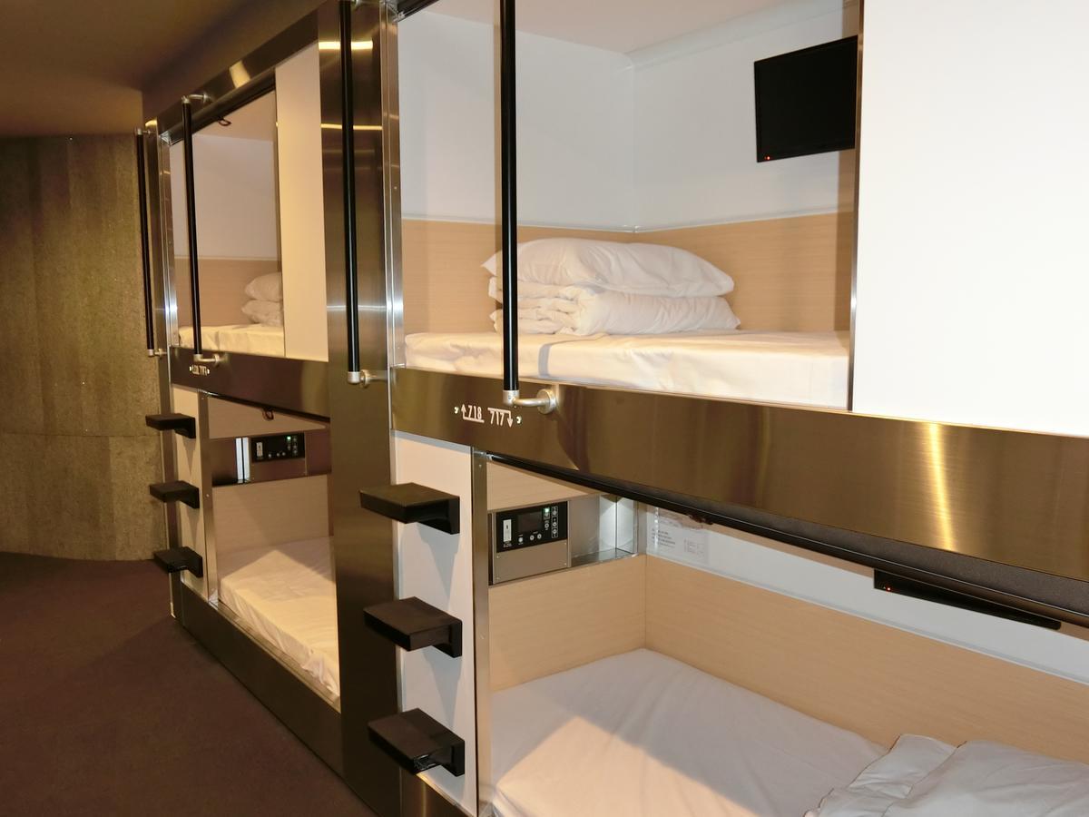 Capsule Hotel Valie Ebisucho Osaka Bagian luar foto