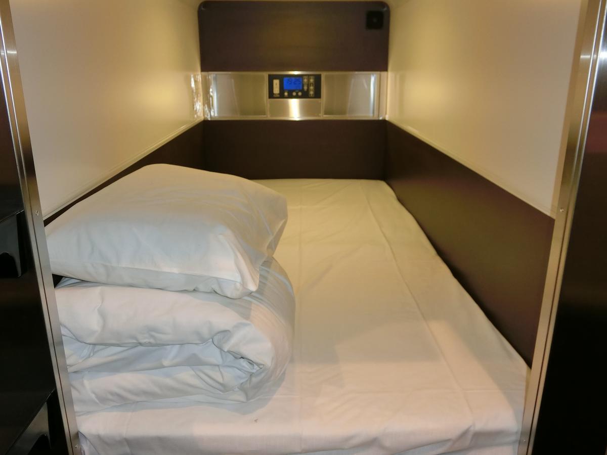 Capsule Hotel Valie Ebisucho Osaka Bagian luar foto