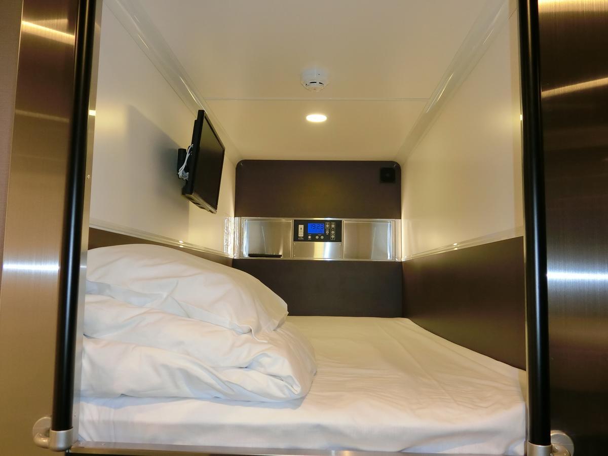 Capsule Hotel Valie Ebisucho Osaka Bagian luar foto
