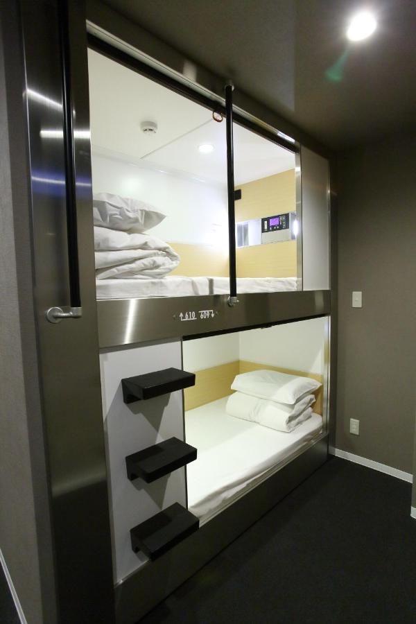 Capsule Hotel Valie Ebisucho Osaka Bagian luar foto