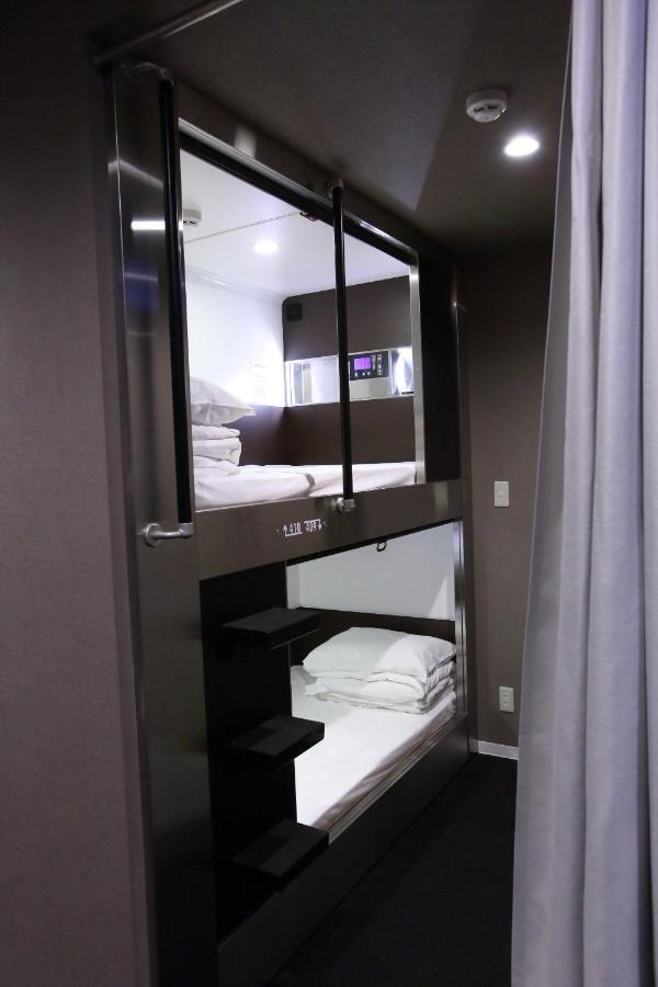 Capsule Hotel Valie Ebisucho Osaka Bagian luar foto