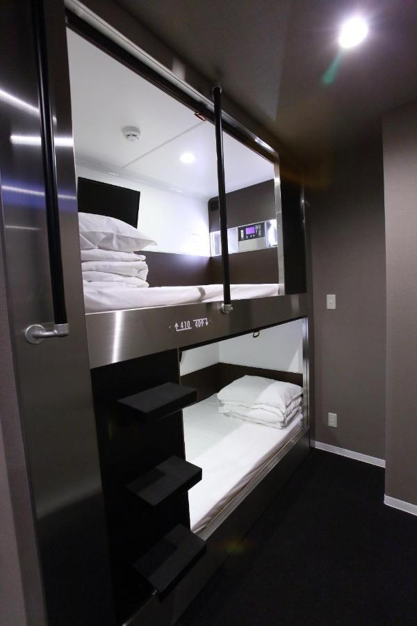Capsule Hotel Valie Ebisucho Osaka Bagian luar foto